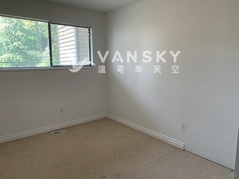 250227054845_本拿比Simon Fraser Village 三卧联排出租_10_Rick Li - 1NE地产_来自小红书网页版.jpg